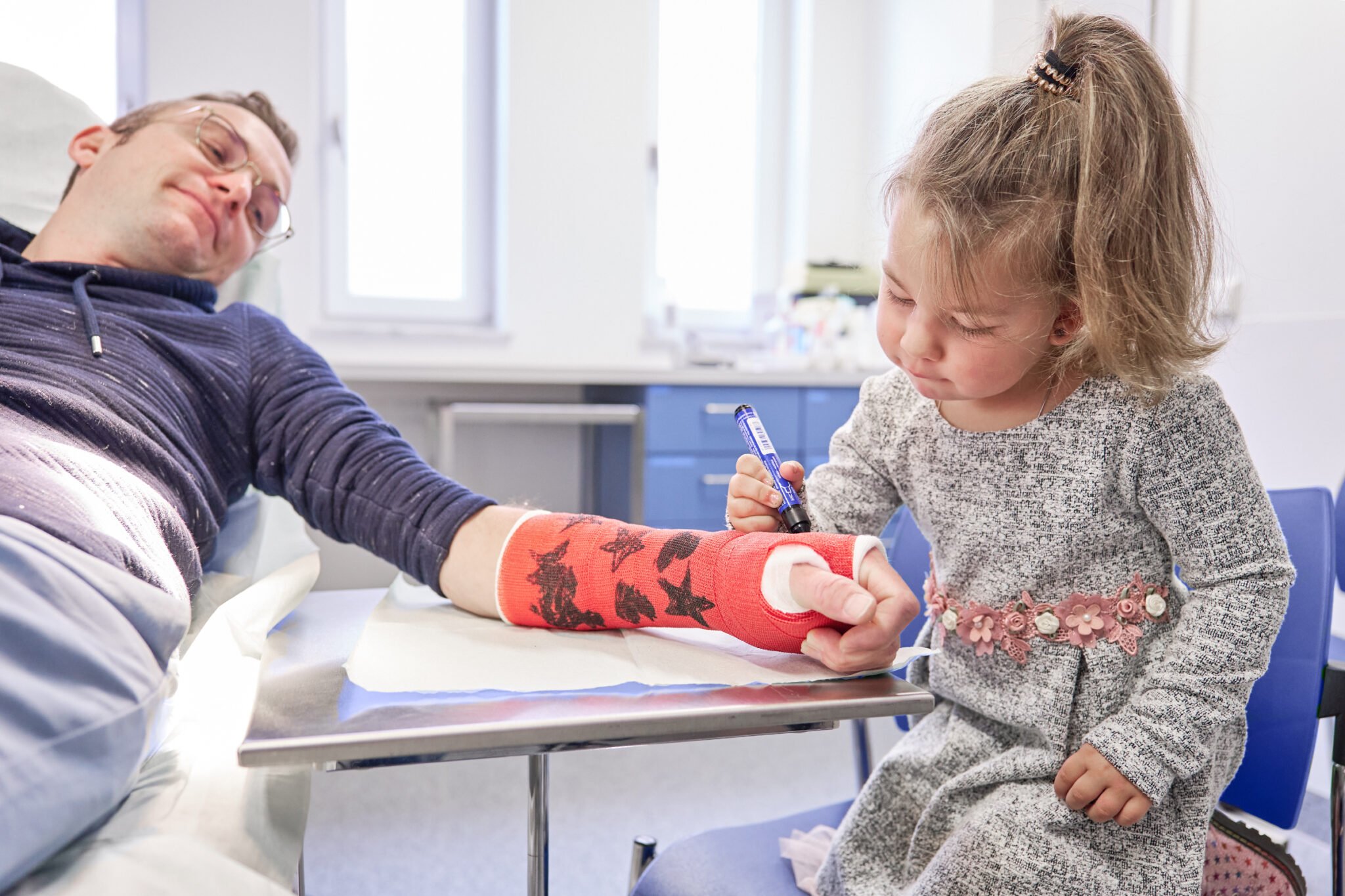 In unserer Unfallambulanz für Arbeitsunfälle werden Sie bei einem Arbeitsunfall von der Erstversorgung bis zum Wiedereintritt ins Arbeitsleben rundum beraten und betreut. Dabei legen wir großen Wert auf ärztliche Betreuung bei begleitender Physiotherapie.